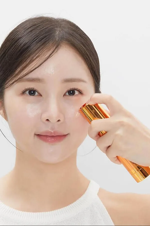 VT Cosmetics Бустер-сыворотка для лица с микроиглами и витамином C / Vita-Light Reedle Shot 300, 50 мл KRISTALLER, золотой - фото 2