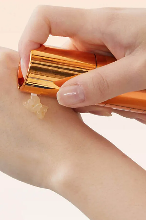 VT Cosmetics Бустер-сыворотка для лица с микроиглами и витамином C / Vita-Light Reedle Shot 300, 50 мл KRISTALLER, золотой - фото 2