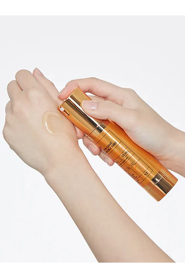 VT Cosmetics Бустер-сыворотка для лица с микроиглами и витамином C / Vita-Light Reedle Shot 100, 50 мл KRISTALLER, золотой - фото 2