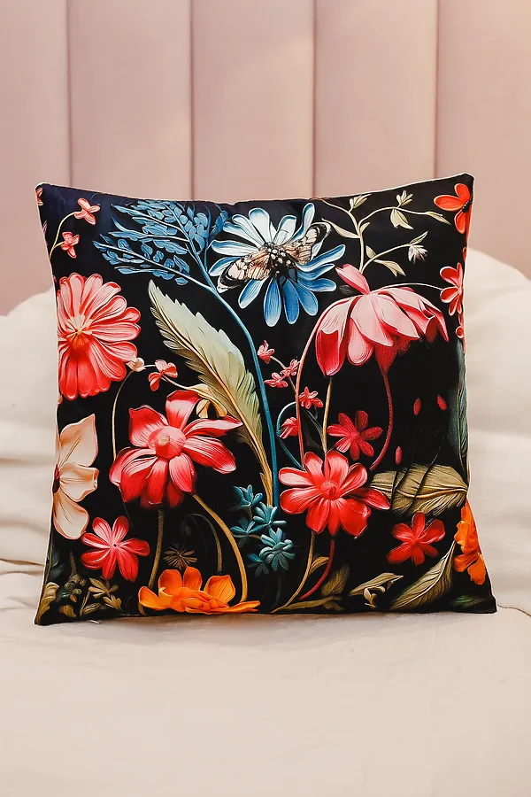 Наволочка декоративная декоративная 1 шт 3D эффект НАТАЛИ, черный+букет - фото 2