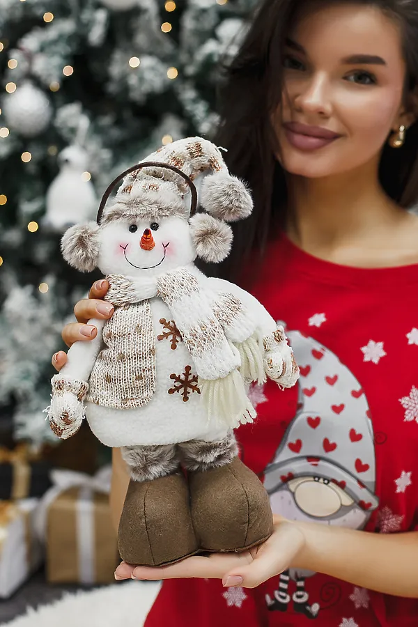 Игрушка новогодняя с выдвижными ногами Снеговик в наушниках колпак НАТАЛИ, бежевый - фото 2