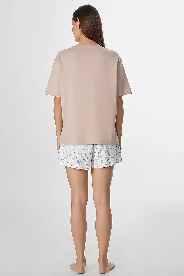 Комплект женский (футболка, шорты) MARK FORMELLE, бежевый +цветы на холодном молоке - фото 2