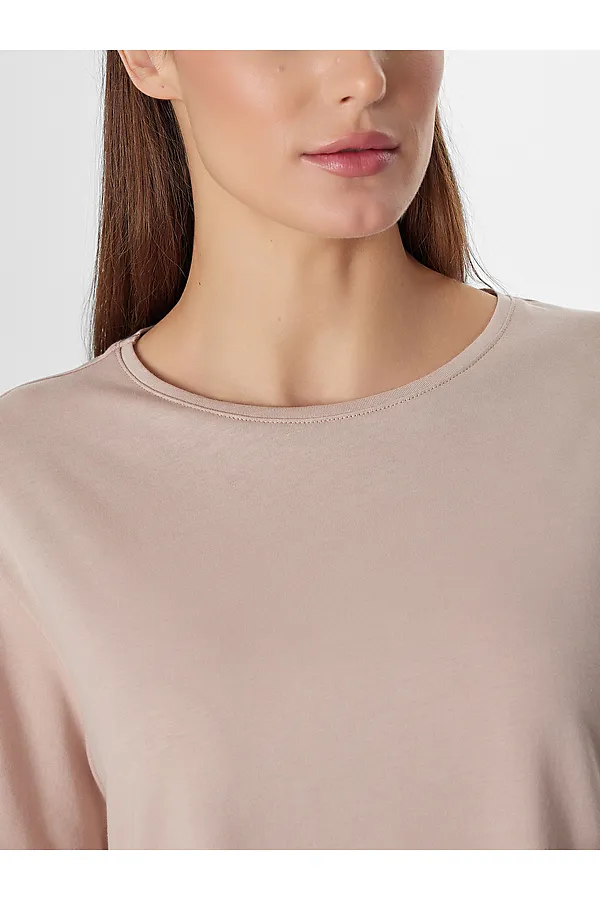 Комплект женский (футболка, шорты) MARK FORMELLE, бежевый +цветы на холодном молоке - фото 2