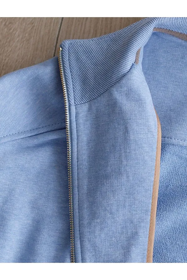 Бомбер среднего объема на молнии из петельчатого футера двухнитки с эластаном VILATTE, голубой меланж - фото 2