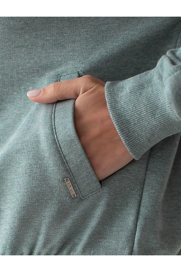 Бомбер среднего объема на молнии из петельчатого футера двухнитки с эластаном VILATTE, оливковый меланж - фото 2