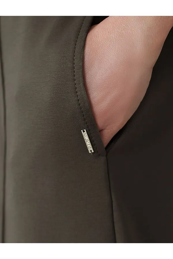 Прямые трикотажные брюки на резинке из футера двухнитки эластичные VILATTE, хаки - фото 2