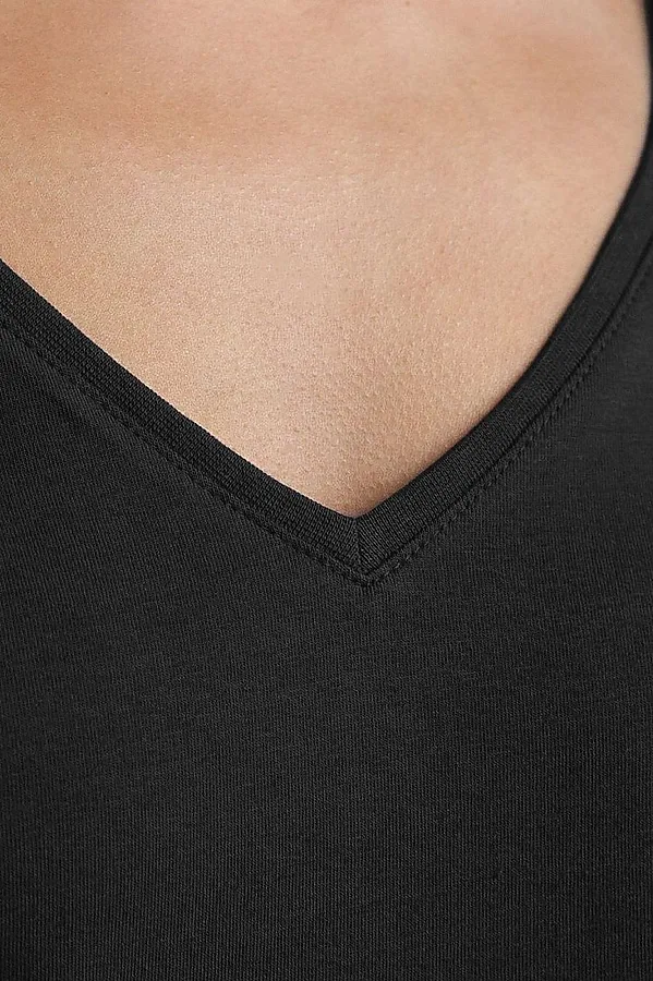 Футболка с V-вырезом и цельнокроеным рукавом из премиального хлопка VILATTE, черный - фото 2