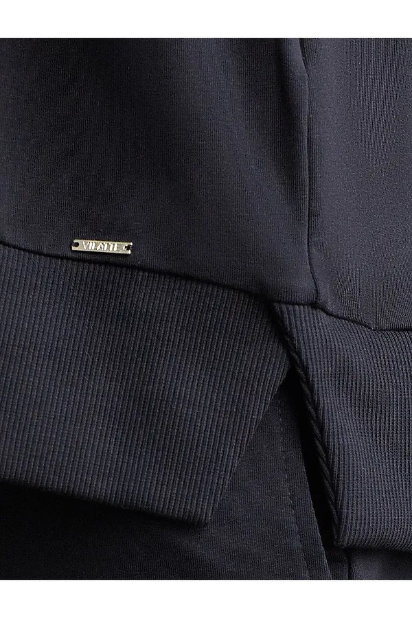 Свободный свитшот с принтом и разрезами из эластичного футера двухнитки без начеса VILATTE, черный_athleisure mood - фото 2