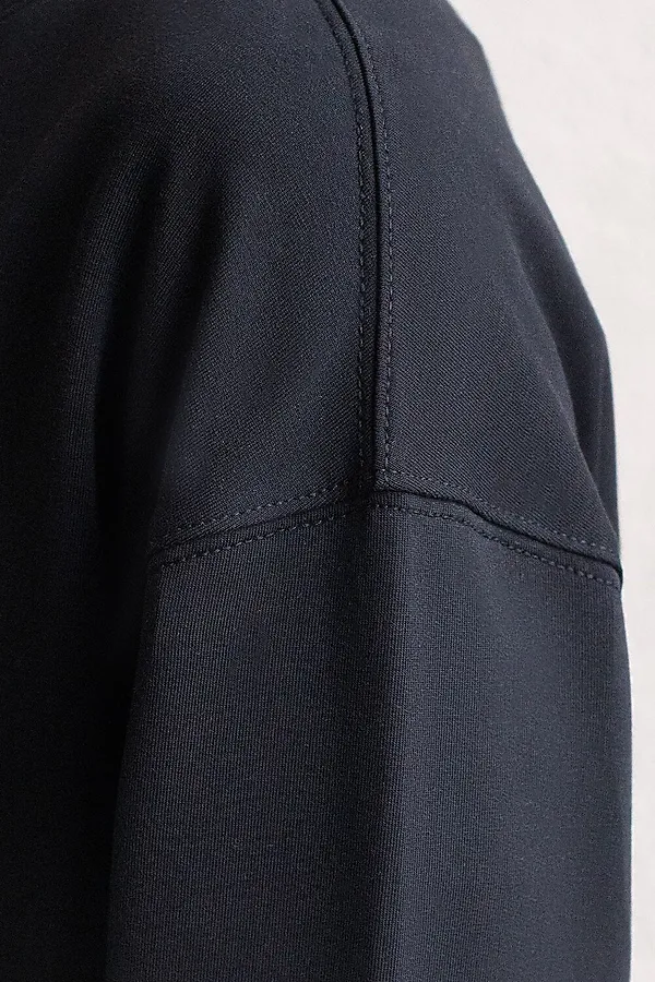 Свободный свитшот с принтом и разрезами из эластичного футера двухнитки без начеса VILATTE, черный_athleisure mood - фото 2
