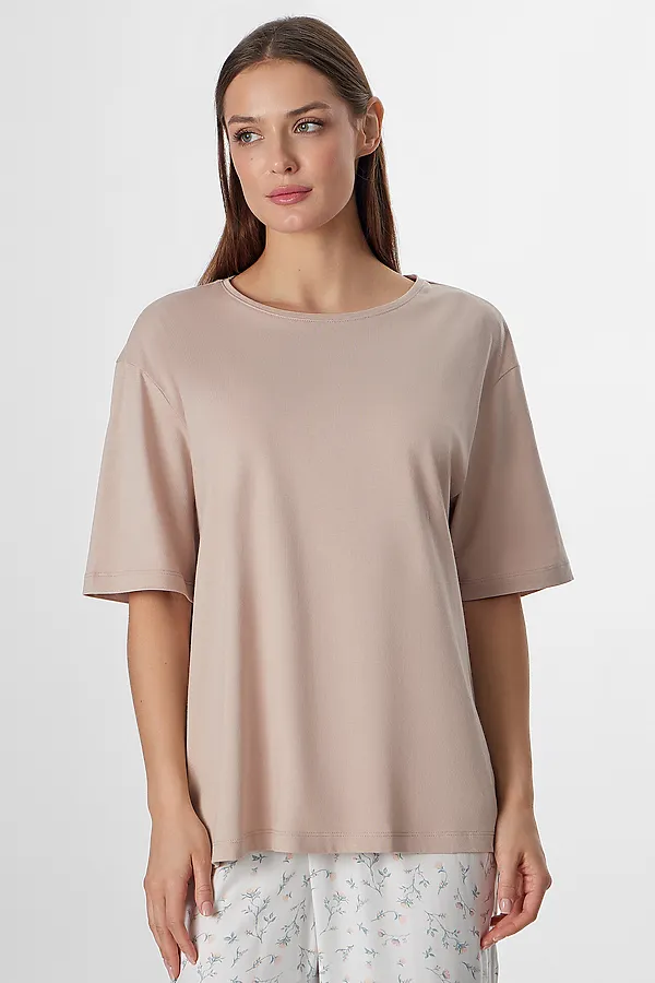 Комплект женский (футболка, бриджи) MARK FORMELLE, бежевый +цветы на холодном молоке - фото 2