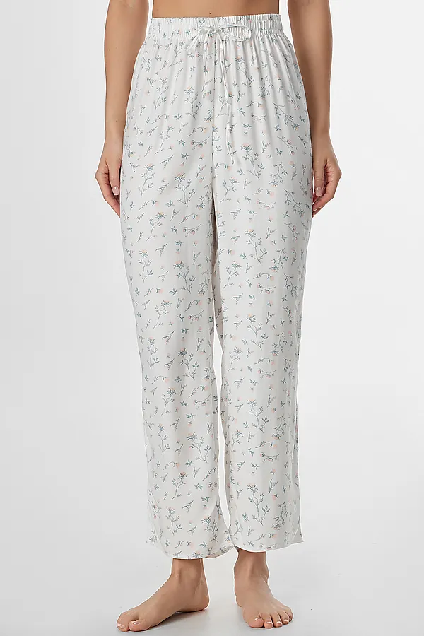 Комплект женский (футболка, бриджи) MARK FORMELLE, бежевый +цветы на холодном молоке - фото 2