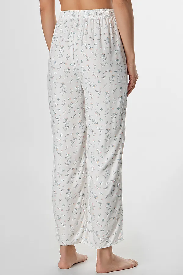 Комплект женский (футболка, бриджи) MARK FORMELLE, бежевый +цветы на холодном молоке - фото 2