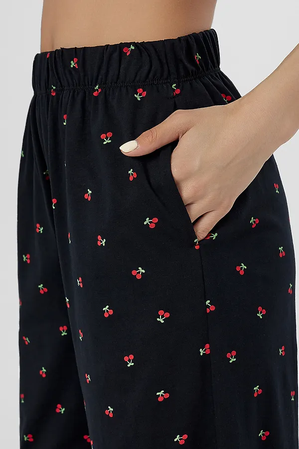 Брюки женские MARK FORMELLE, вишенки на черном - фото 2