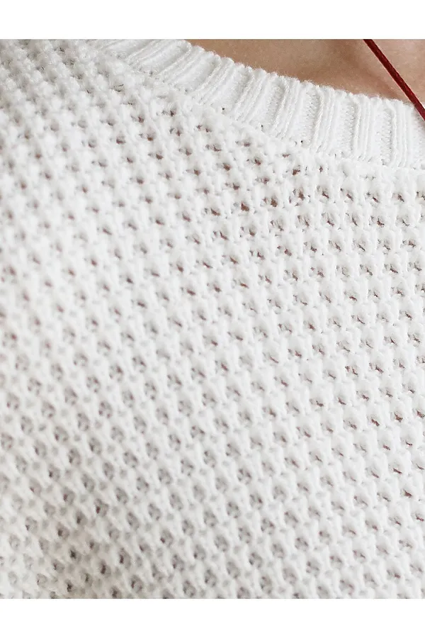 Укороченный джемпер с широкими рукавами рельефной вязки из хлопка с акрилом VILATTE, белый - фото 2