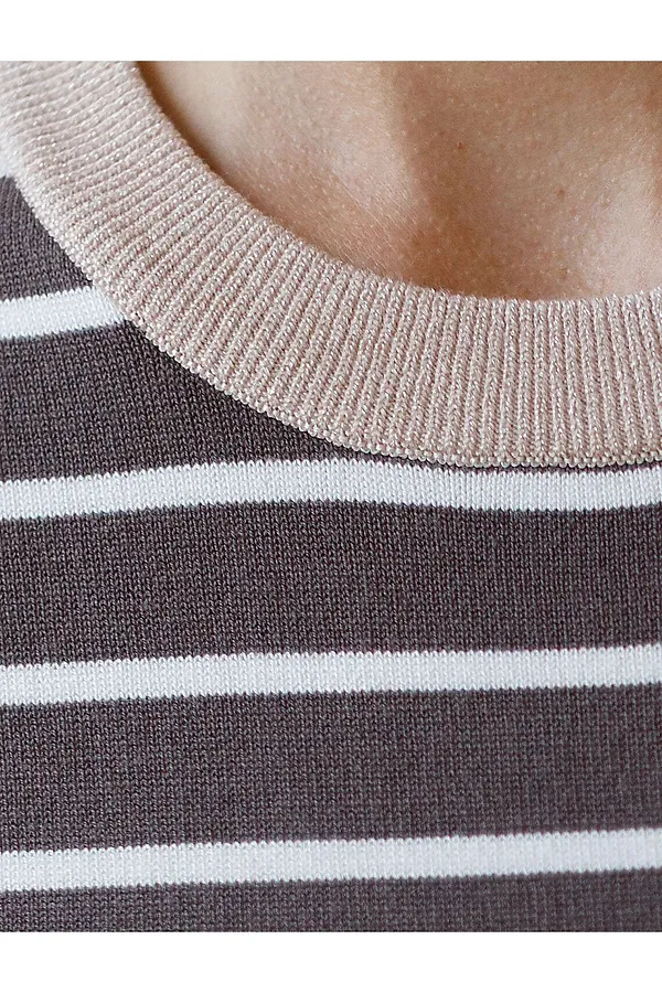 Свободный джемпер в полоску из вискозы с люрексом VILATTE, кофейный - фото 2