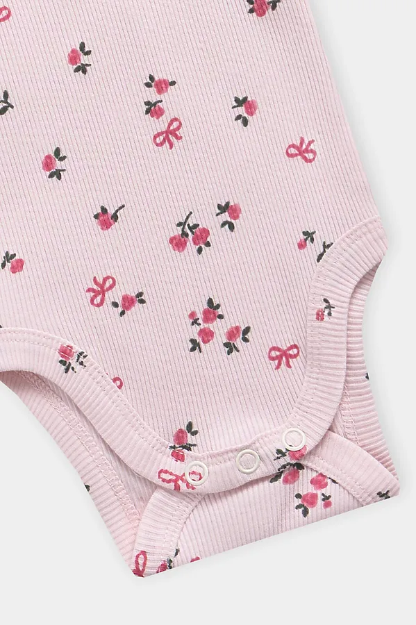 Боди детское (2шт.) MARK FORMELLE, сердца на св.розовом +цветочки на розовом - фото 2