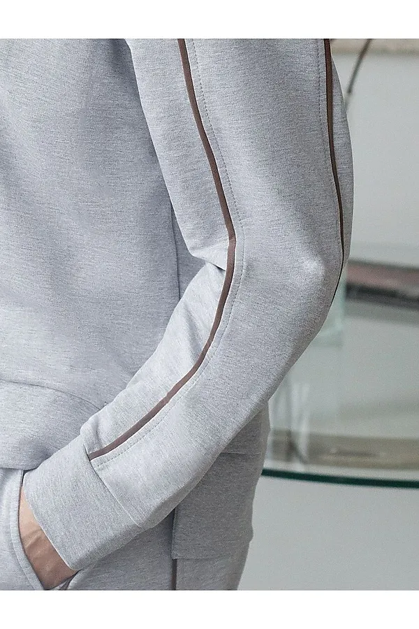 Свитшот с лампасами и разрезами из эластичного футера двухнитки без начеса VILATTE, св.серый меланж_cotton club - фото 2