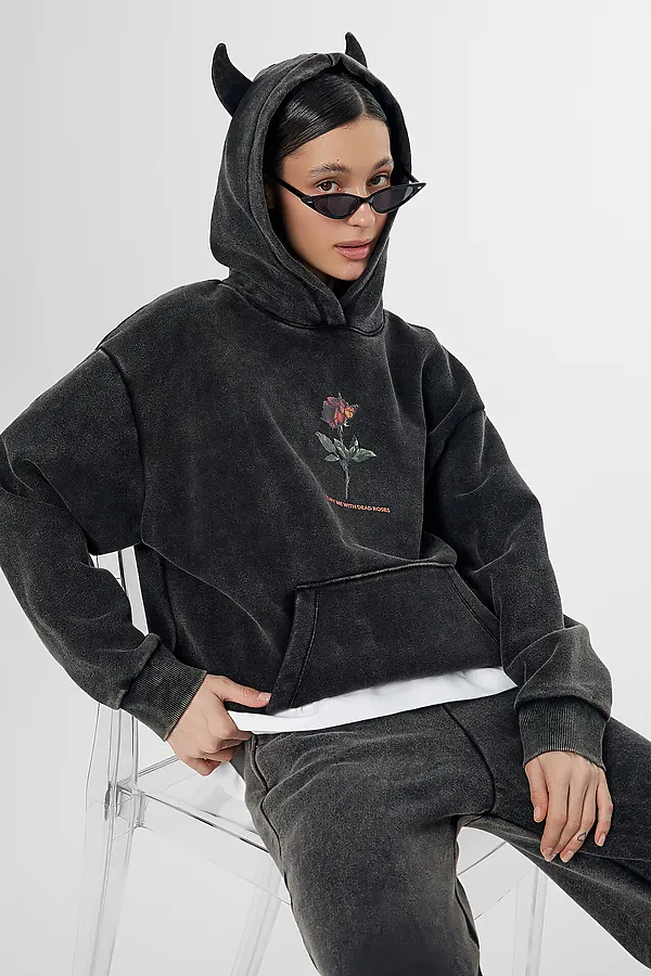 Худи женское MARK FORMELLE, acid wash черный +печать - фото 2