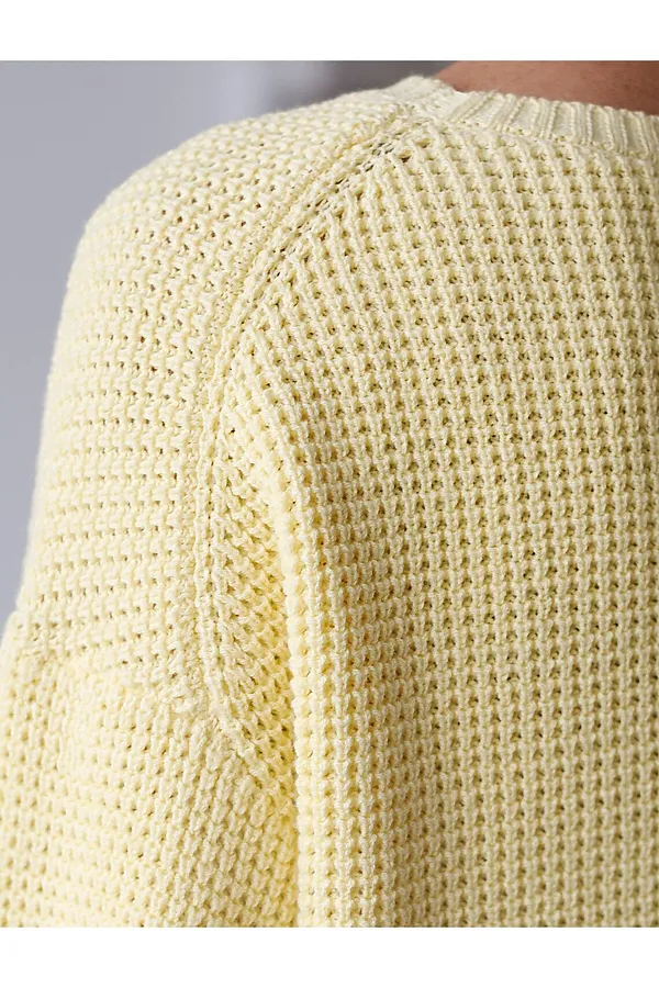 Укороченный джемпер с широкими рукавами рельефной вязки из хлопка с акрилом VILATTE, сливочное масло - фото 2