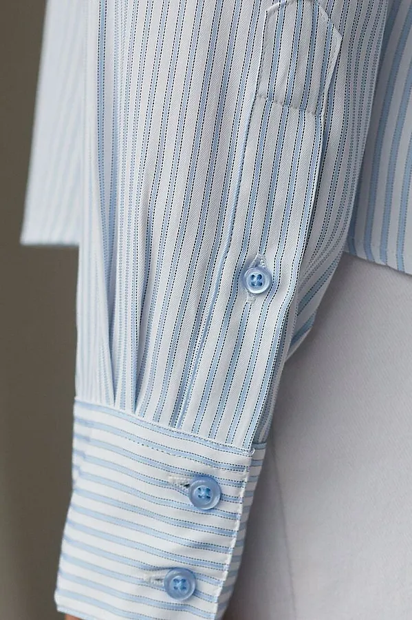 Укороченная блузка в полоску из эластичного хлопка VILATTE, белый-голубой - фото 2