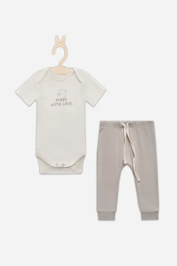 Комплект детский (боди, ползунки) MARK FORMELLE, молочный +серо -коричневый +печать - фото 2
