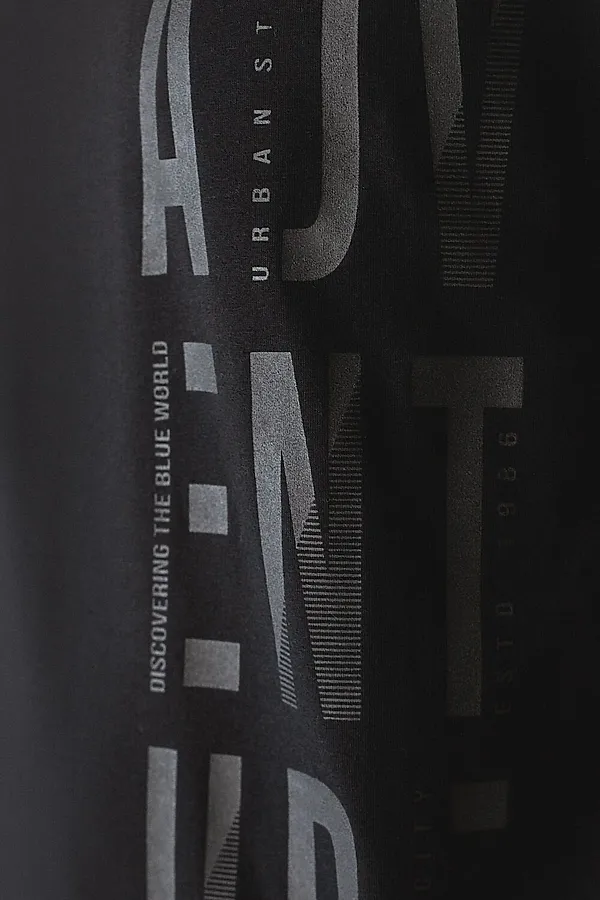 Футболка базовая полуприлегающая из премиального хлопка с принтом VILATTE, черный_adventure - фото 2