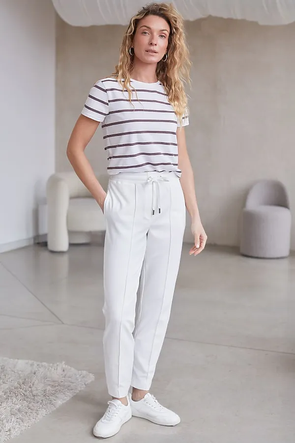 Базовая футболка в полоску полуприлегающая из премиального хлопка с эластаном VILATTE, белый-кофе - фото 2