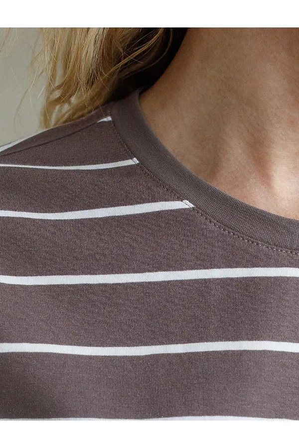 Базовая футболка в полоску полуприлегающая из премиального хлопка с эластаном VILATTE, кофе-белый - фото 2