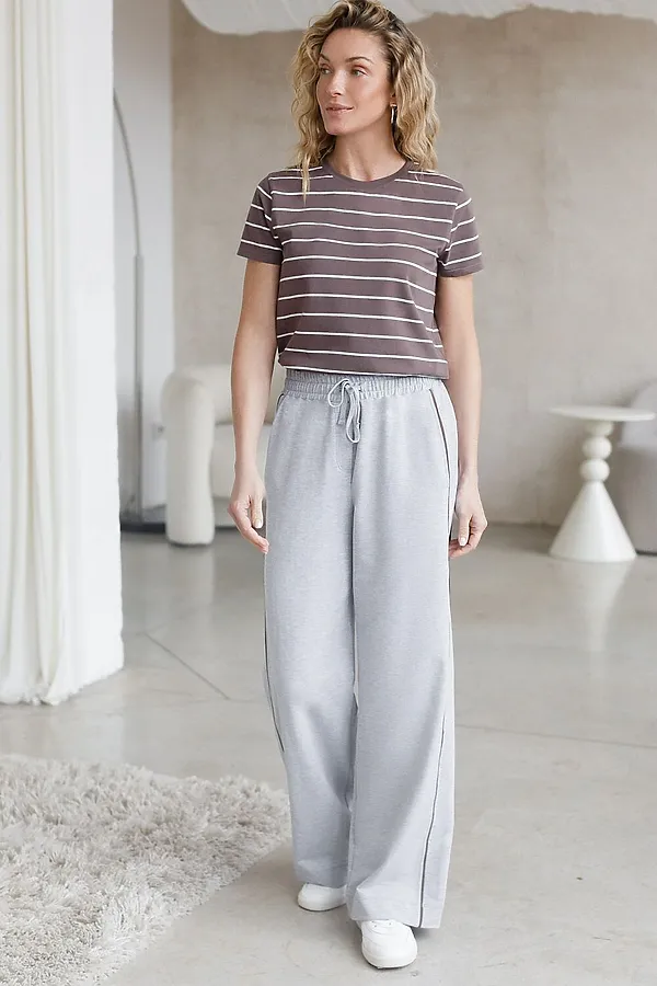 Базовая футболка в полоску полуприлегающая из премиального хлопка с эластаном VILATTE, кофе-белый - фото 2