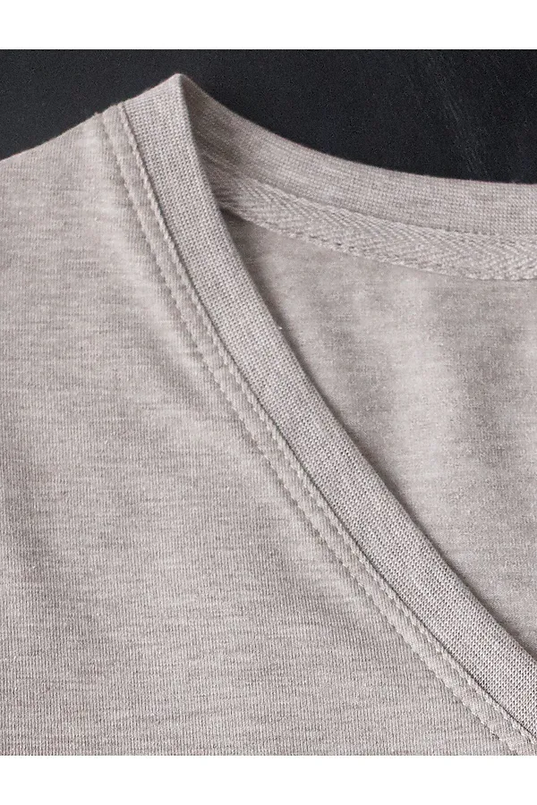 Базовая футболка из премиального хлопка с V образным вырезом VILATTE, кофейный меланж - фото 2