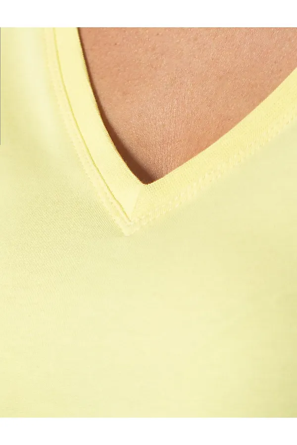 Базовая футболка из премиального хлопка с V образным вырезом VILATTE, лимонный - фото 2