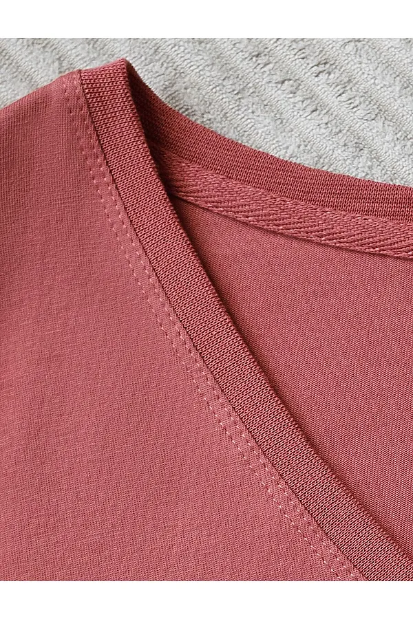 Базовая футболка из премиального хлопка с V образным вырезом VILATTE, т.коралл - фото 2