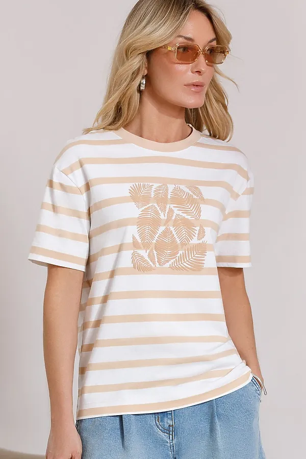 Свободная футболка в полоску с принтом из премиального хлопка с эластаном VILATTE, белый-бежевый_листья - фото 2
