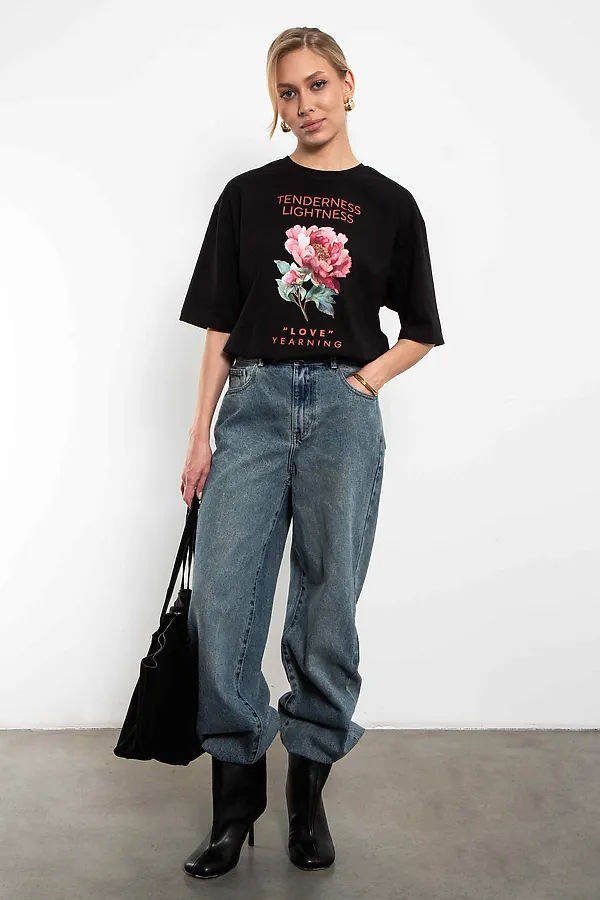 Футболка женская с оверсайз Пион KOSMOS, черный - фото 2