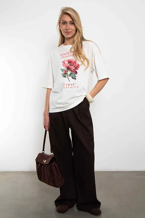 Футболка женская с оверсайз Пион KOSMOS, молочный - фото 2