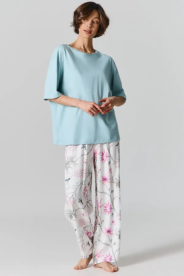 Комплект женский (футболка, бриджи) MARK FORMELLE, св.шалфей +цветы на молочном - фото 2