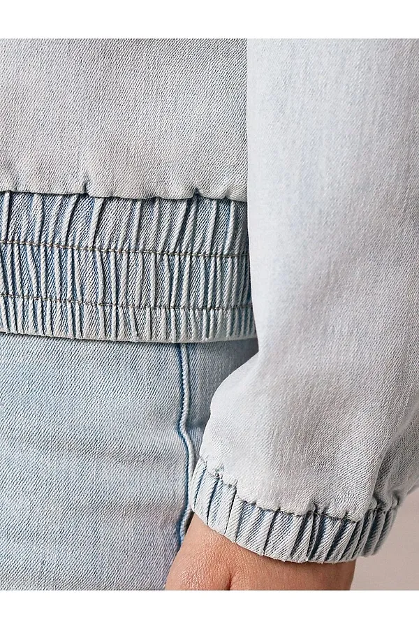 Джинсовый бомбер на молнии из облегченного денима VILATTE, св.голубой - фото 2