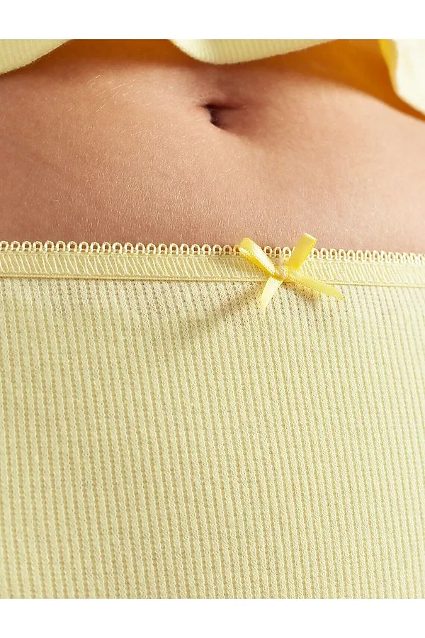 Трусы слипы со средней посадкой из фактурного трикотажа в рубчик VILATTE, лимонный - фото 2