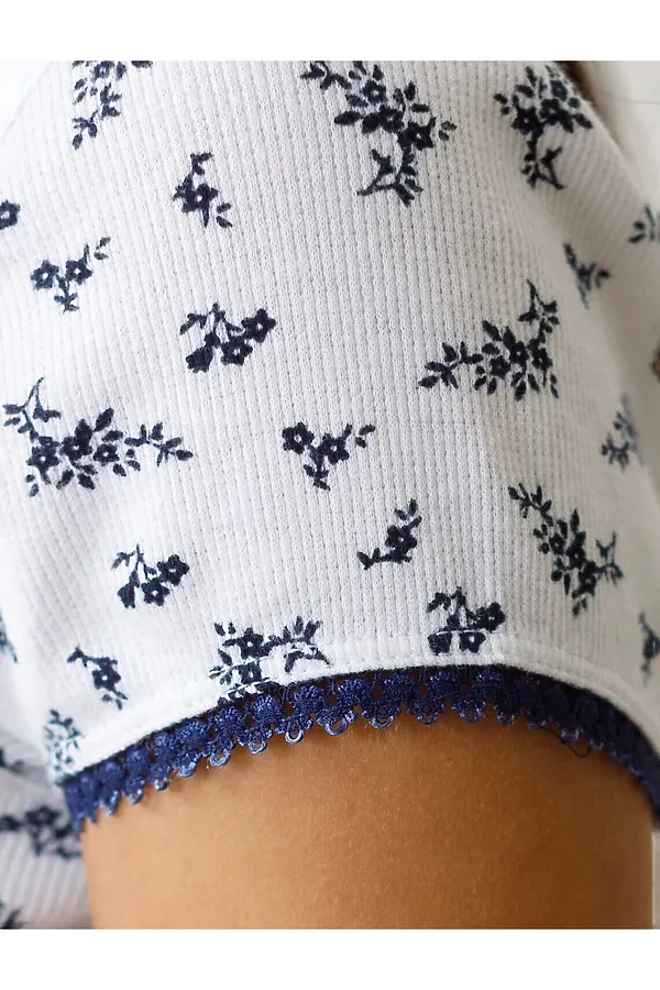Платье мини с фигурным вырезом из эластичного трикотажа кашкорсе VILATTE, белый-т.синий цветы - фото 2