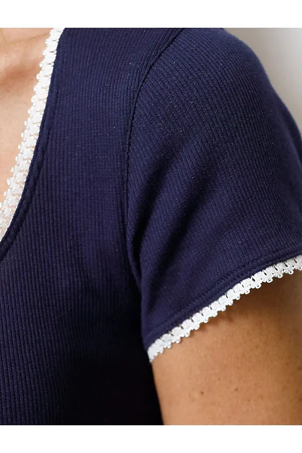 Платье мини с фигурным вырезом из эластичного трикотажа кашкорсе VILATTE, т.синий - фото 2