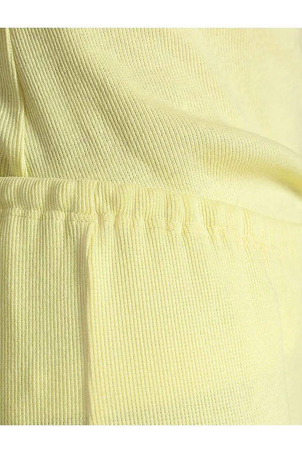 Прямые брюки с поясом на резинке из фактурного трикотажа в рубчик VILATTE, лимонный - фото 2
