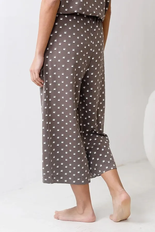 Укороченные широкие брюки кюлоты c принтом на резинке из 100% хлопка VILATTE, кофе-белый лапы - фото 2