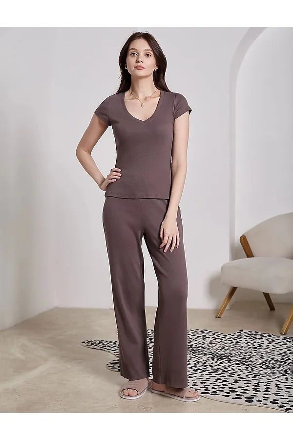 Футболка с V вырезом из фактурного трикотажа в рубчик VILATTE, кофе - фото 2