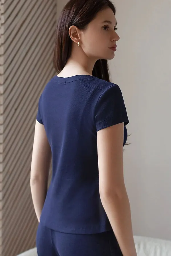 Футболка с V вырезом из фактурного трикотажа в рубчик VILATTE, т.синий - фото 2
