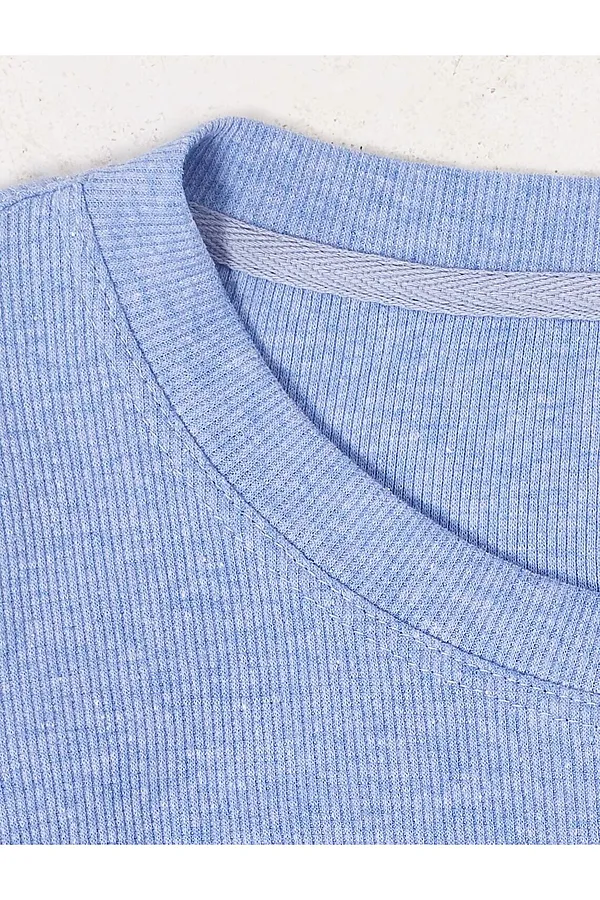 Лонгслив облегающий из фактурного трикотажа в рубчик с круглым вырезом на пуговицах VILATTE, голубой меланж - фото 2