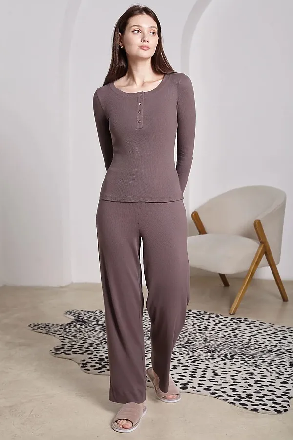 Лонгслив облегающий из фактурного трикотажа в рубчик с круглым вырезом на пуговицах VILATTE, кофе - фото 2