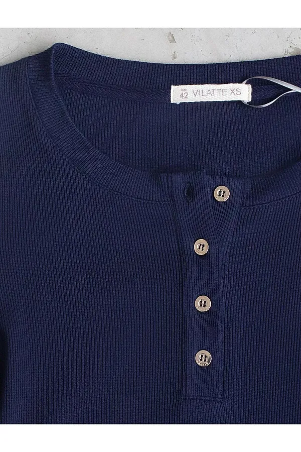 Лонгслив облегающий из фактурного трикотажа в рубчик с круглым вырезом на пуговицах VILATTE, т.синий - фото 2