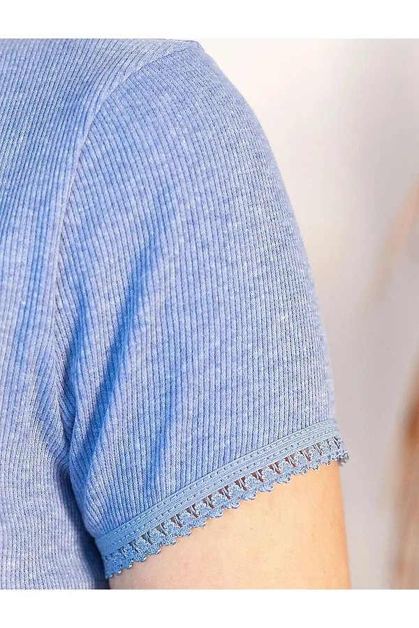 Футболка с круглым вырезом из фактурного трикотажа в рубчик VILATTE, голубой меланж - фото 2