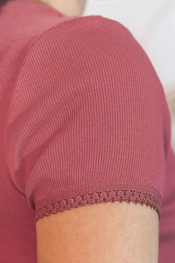 Футболка с круглым вырезом из фактурного трикотажа в рубчик VILATTE, т.коралл - фото 2