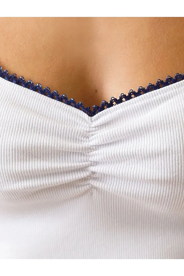 Футболка с фигурным вырезом каре из эластичного трикотажа кашкорсе VILATTE, белый - фото 2